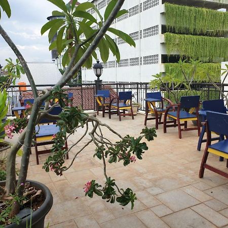 The Backpacker Semarang Hostel Exterior photo