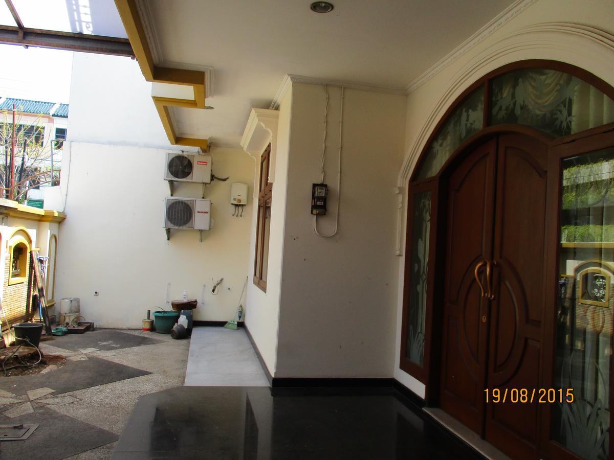The Backpacker Semarang Hostel Exterior photo