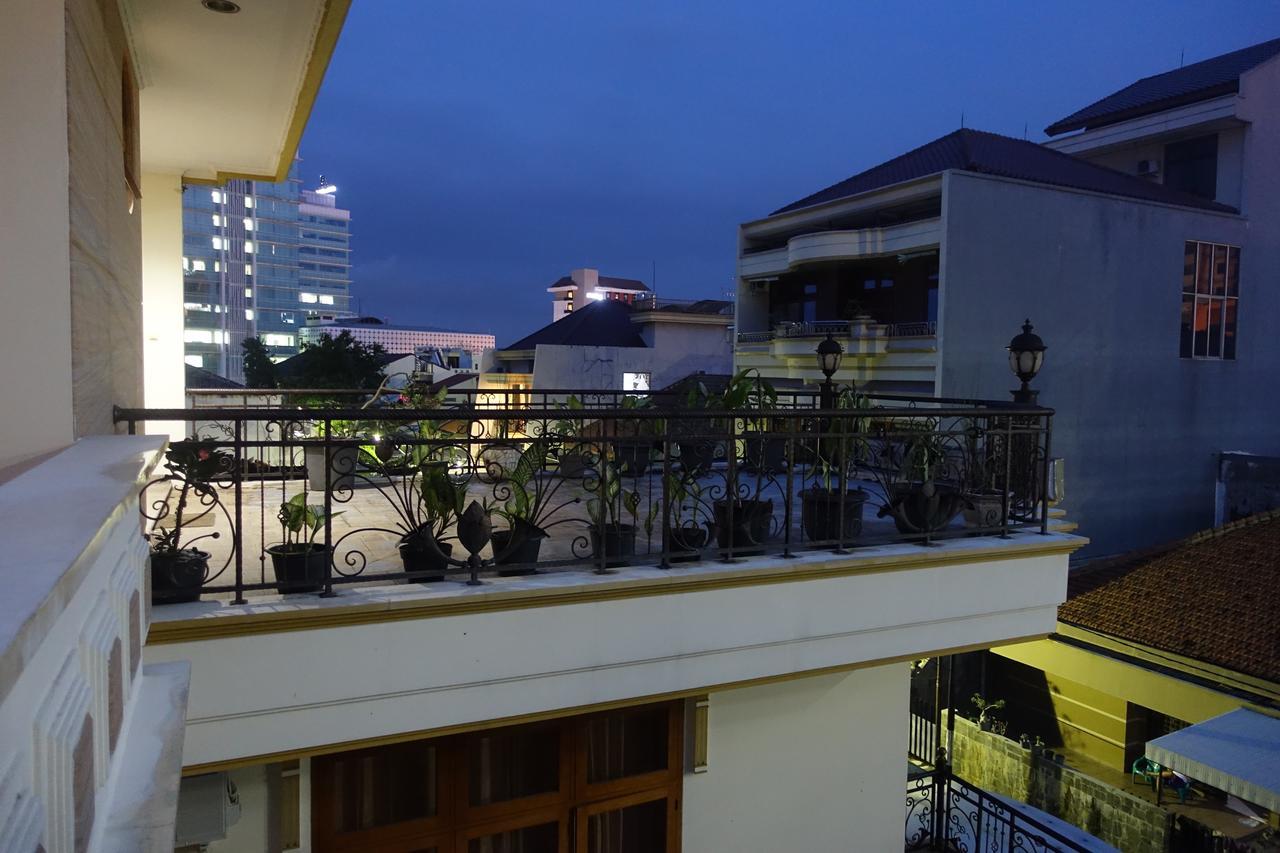 The Backpacker Semarang Hostel Exterior photo