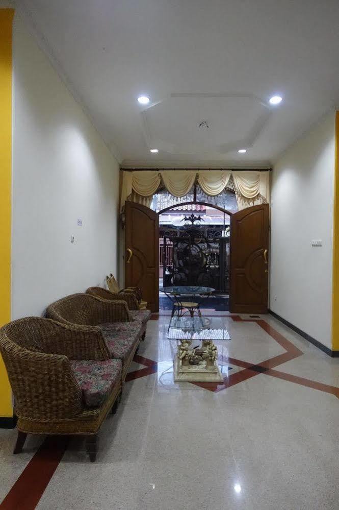 The Backpacker Semarang Hostel Exterior photo