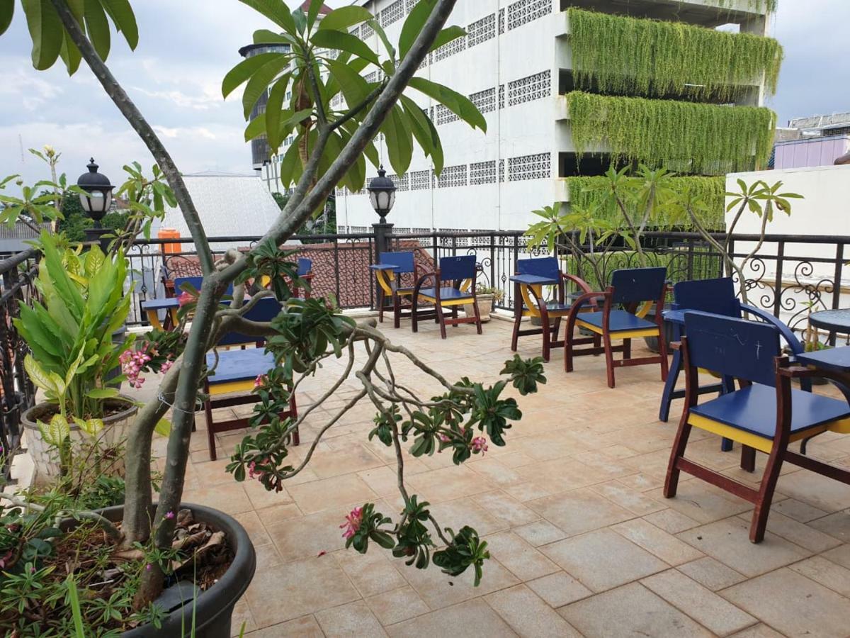 The Backpacker Semarang Hostel Exterior photo