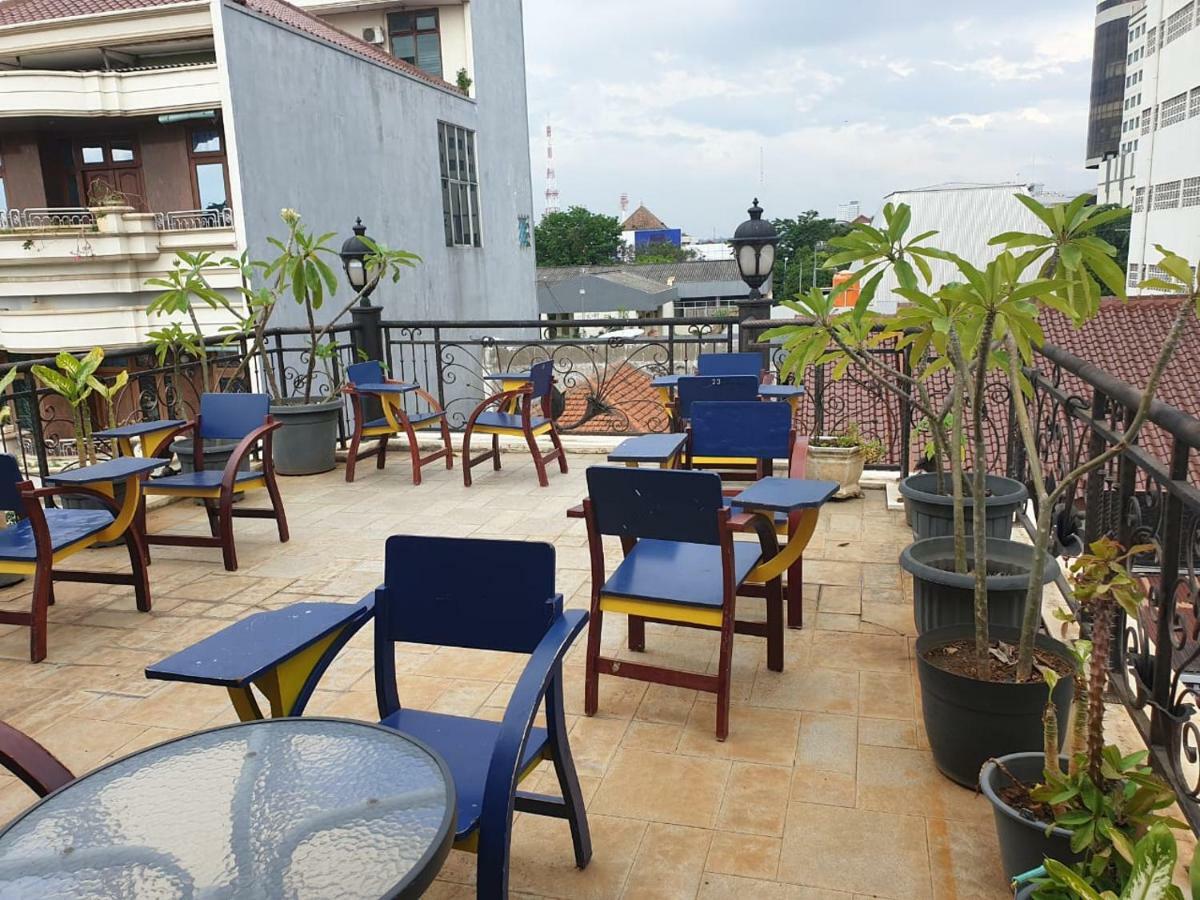 The Backpacker Semarang Hostel Exterior photo